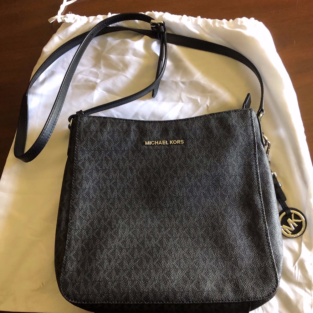 Michael Kors Jet Set Large Travel Messenger